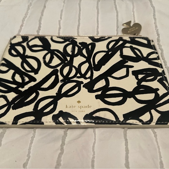 Kate Spade NWOT pouch with emerald green inside . - Picture 3 of 5